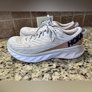 Hoka One One ARAHI 4 Womans Size: 9.5 Color: Nimbus Cloud/ Lunar